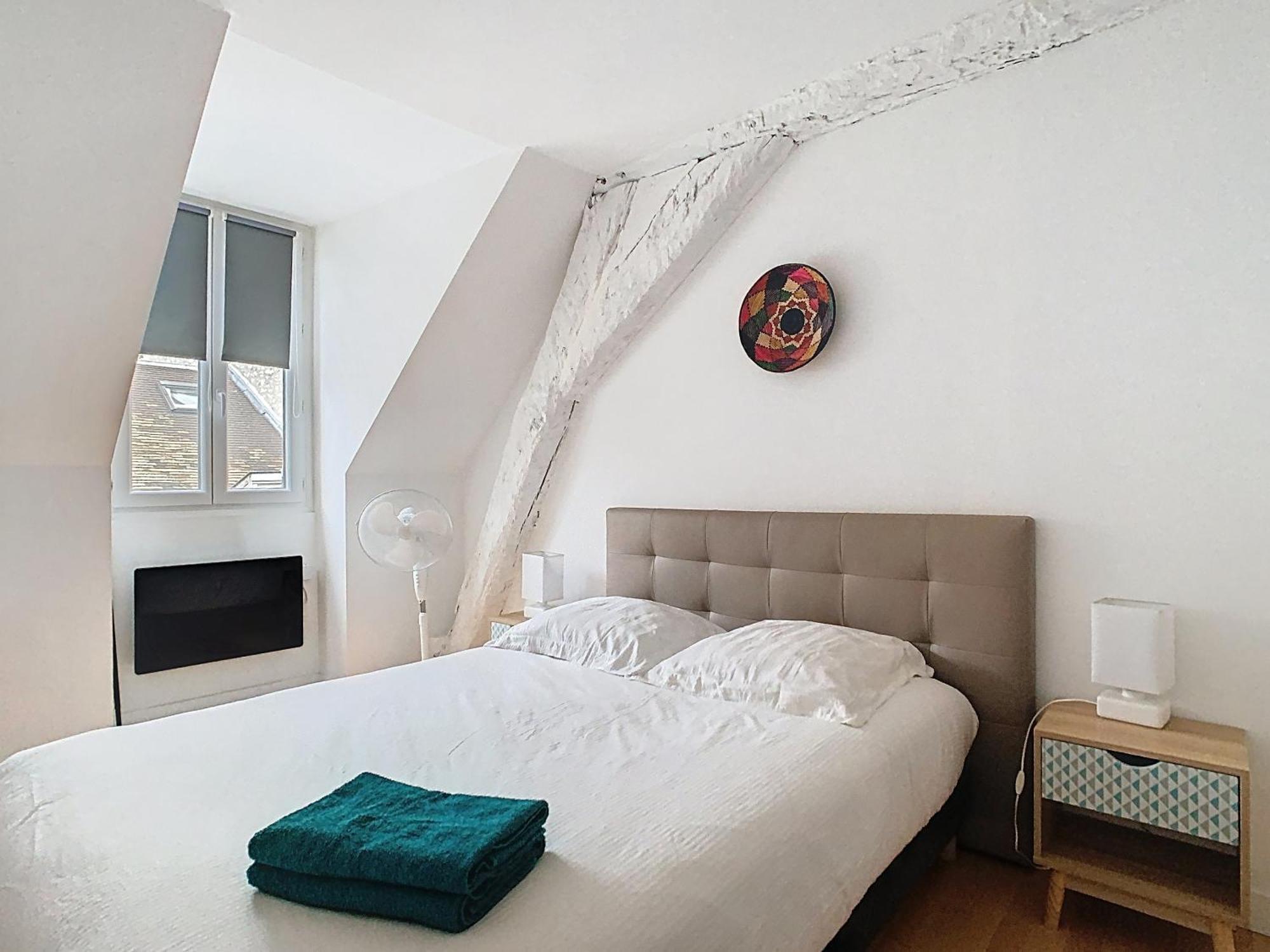 Le Briais Apartment Melun Exterior photo