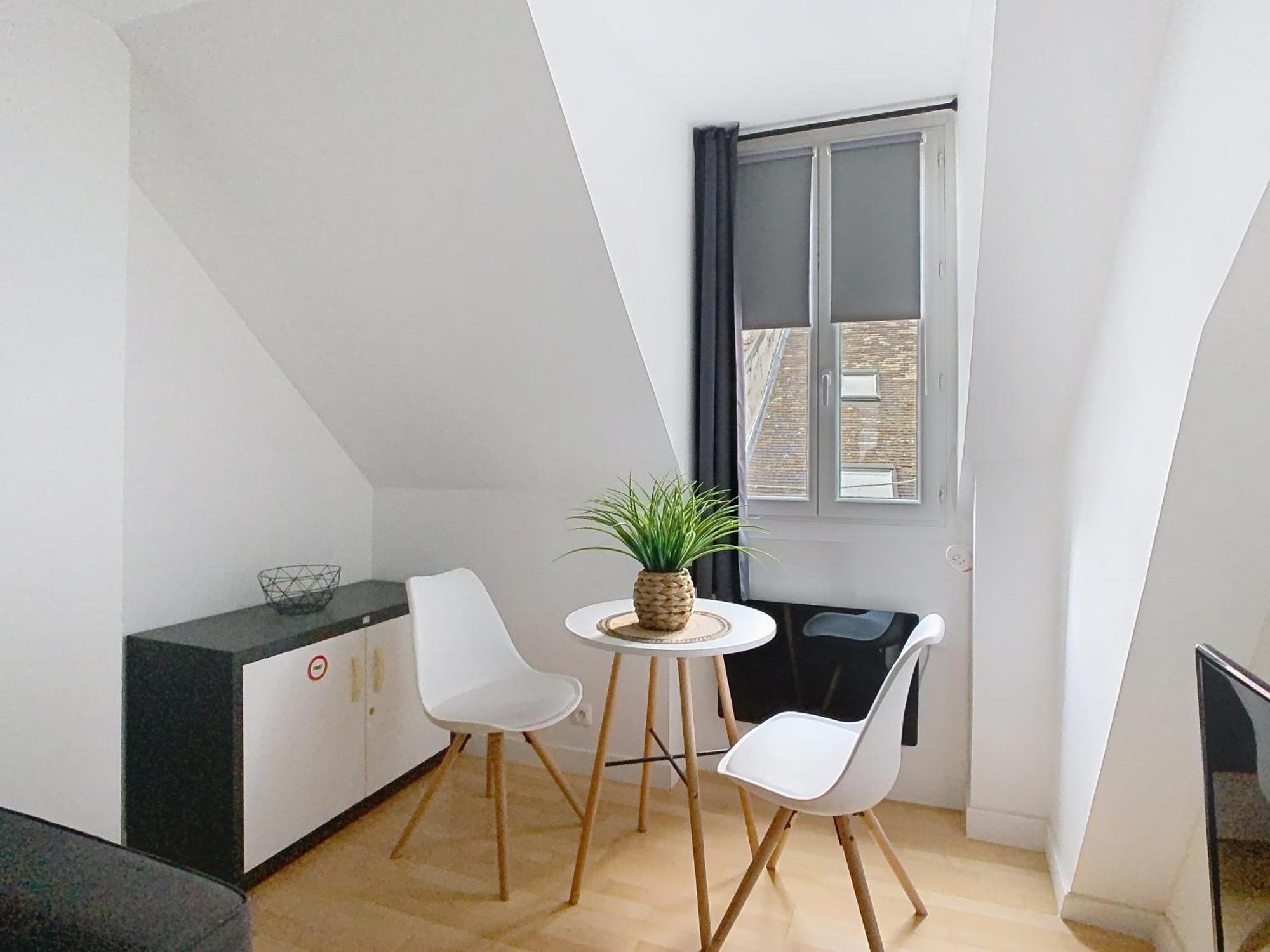 Le Briais Apartment Melun Exterior photo