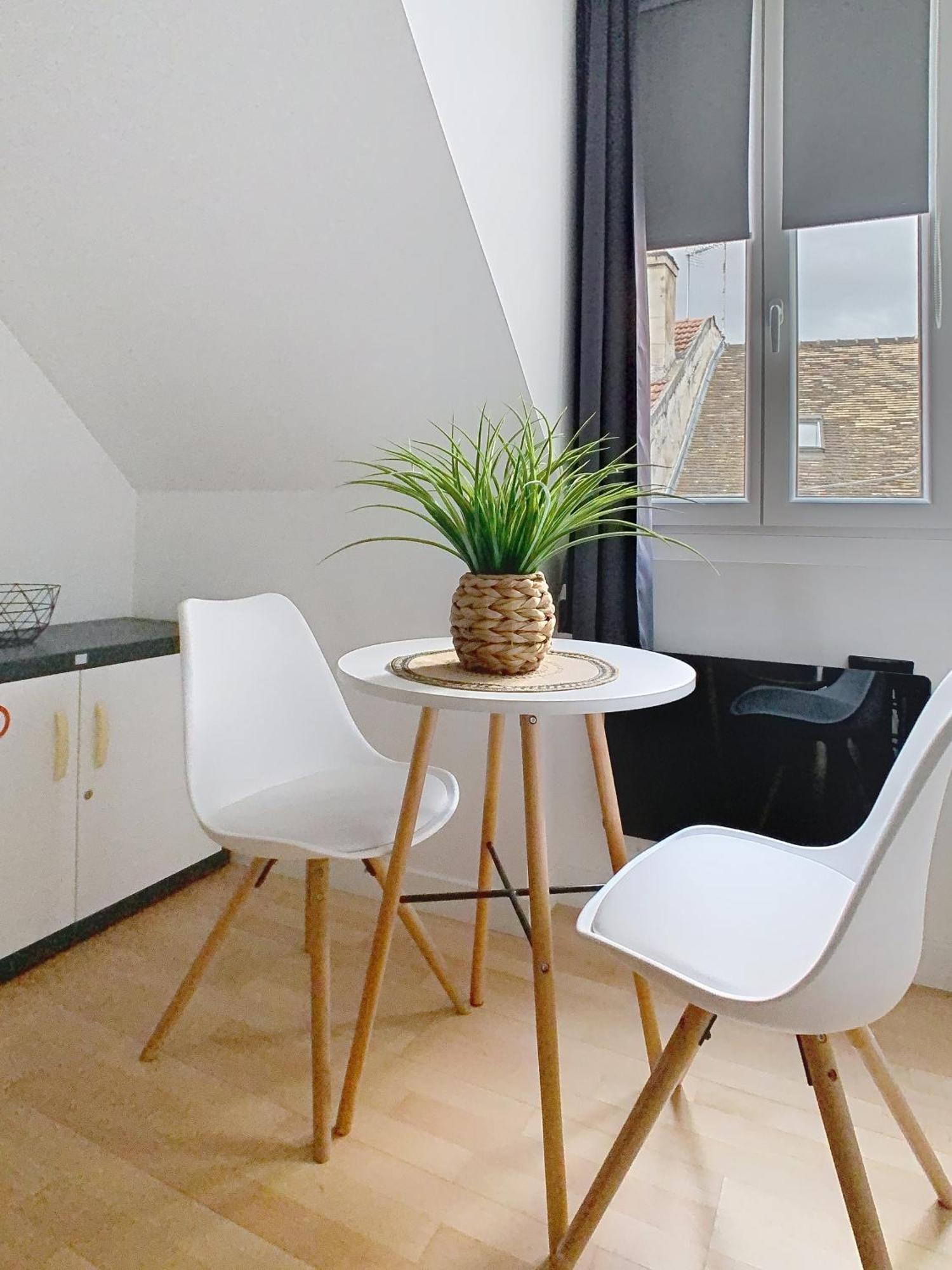 Le Briais Apartment Melun Exterior photo